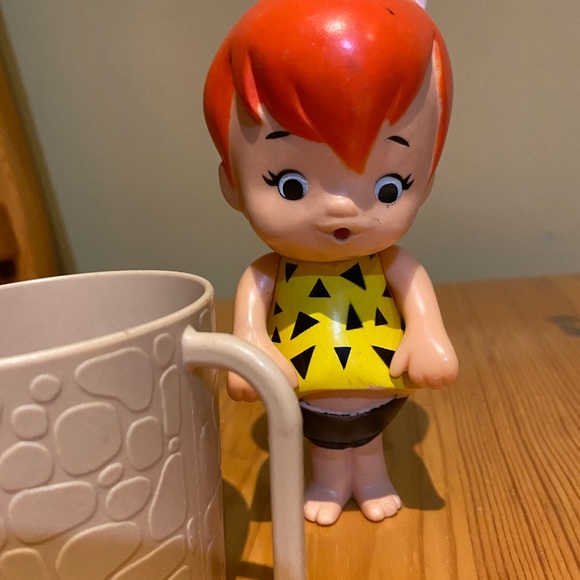 Vintage 70’s  Pebbles Vinyl figure & rock textured plastic cup! - Picture 3 of 4
